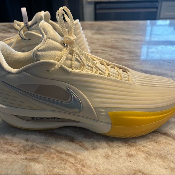 Nike Men's GT 3 Turbo Athletic Basketball Shoes - Picture 3 of 5